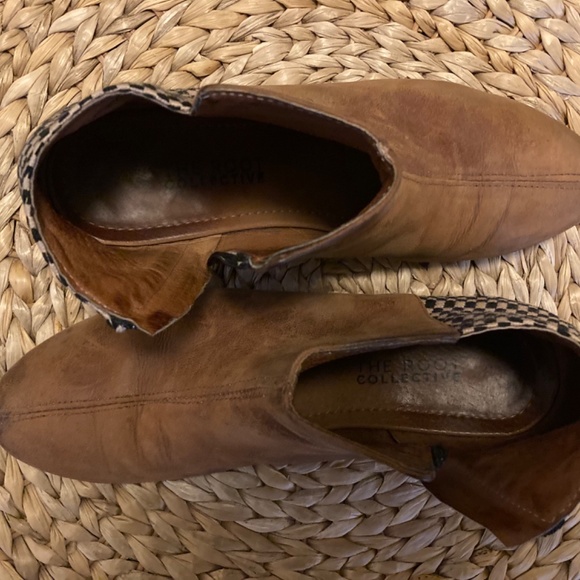 Root Collective Espe Boots in Midnight - Picture 5 of 10